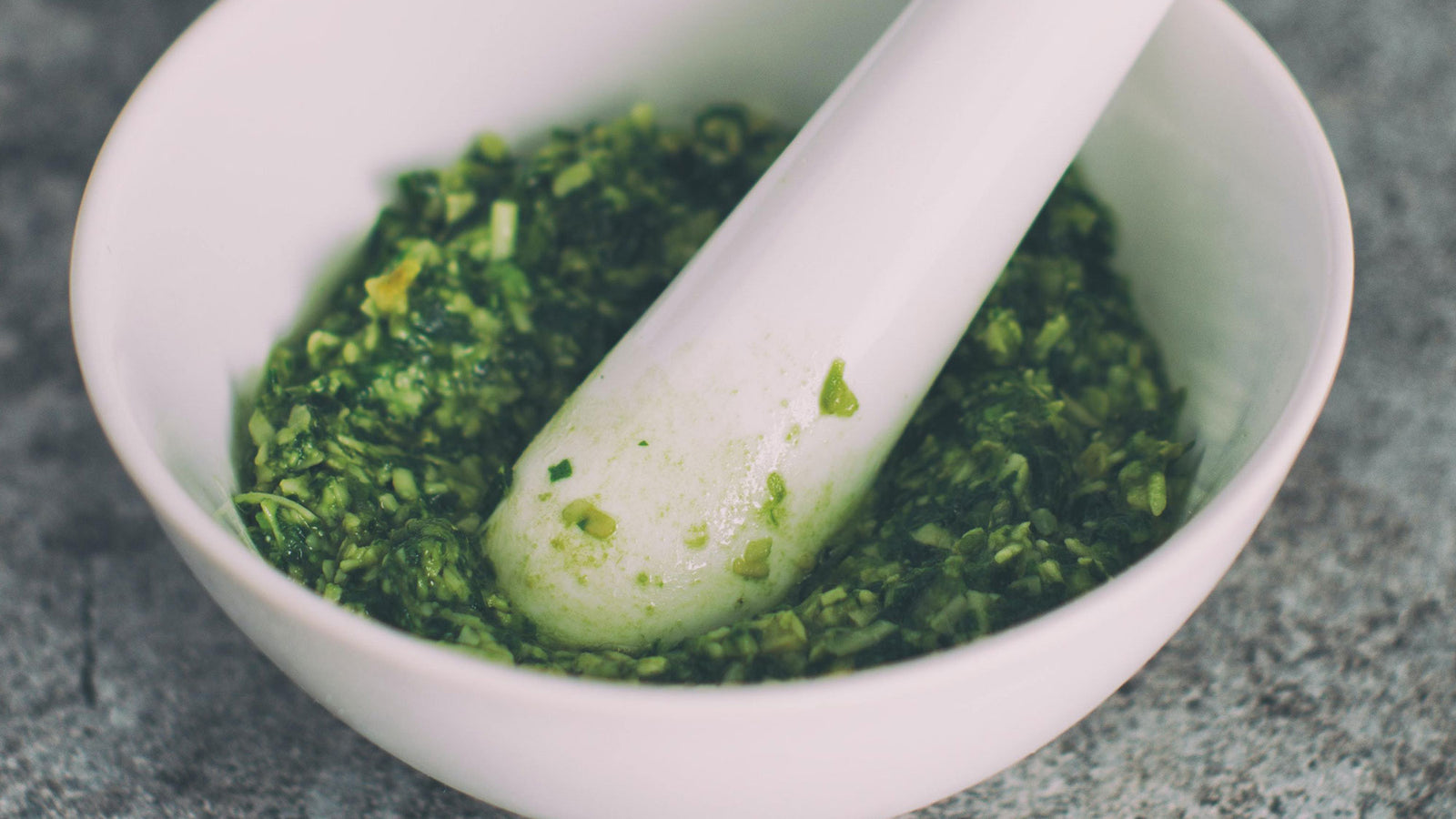 How to: Green Herbal Pestos